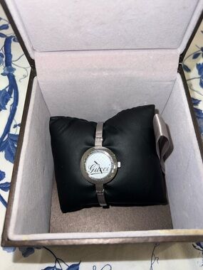 Gucci Silver and White Women's Bracelet Watch